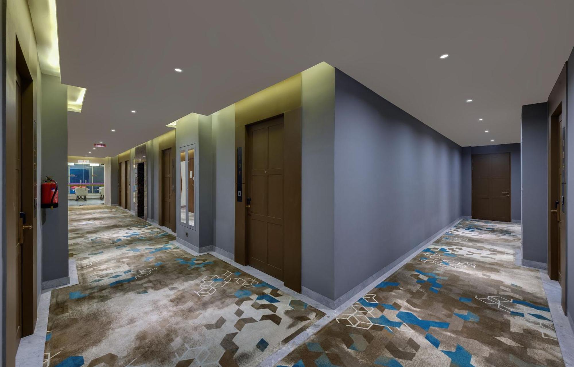Click Collection Grand Gateway Varanasi Exterior photo