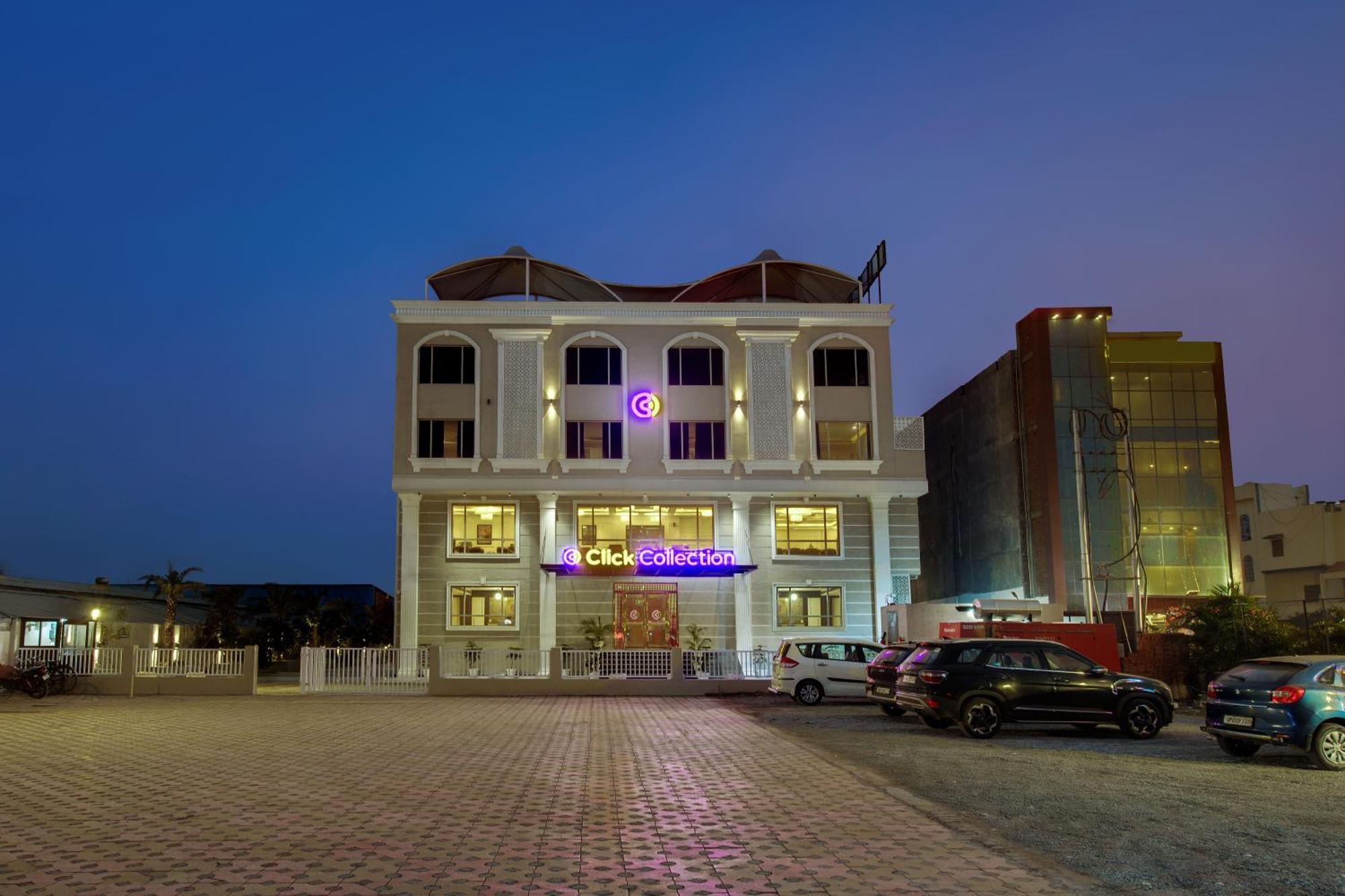 Click Collection Grand Gateway Varanasi Exterior photo