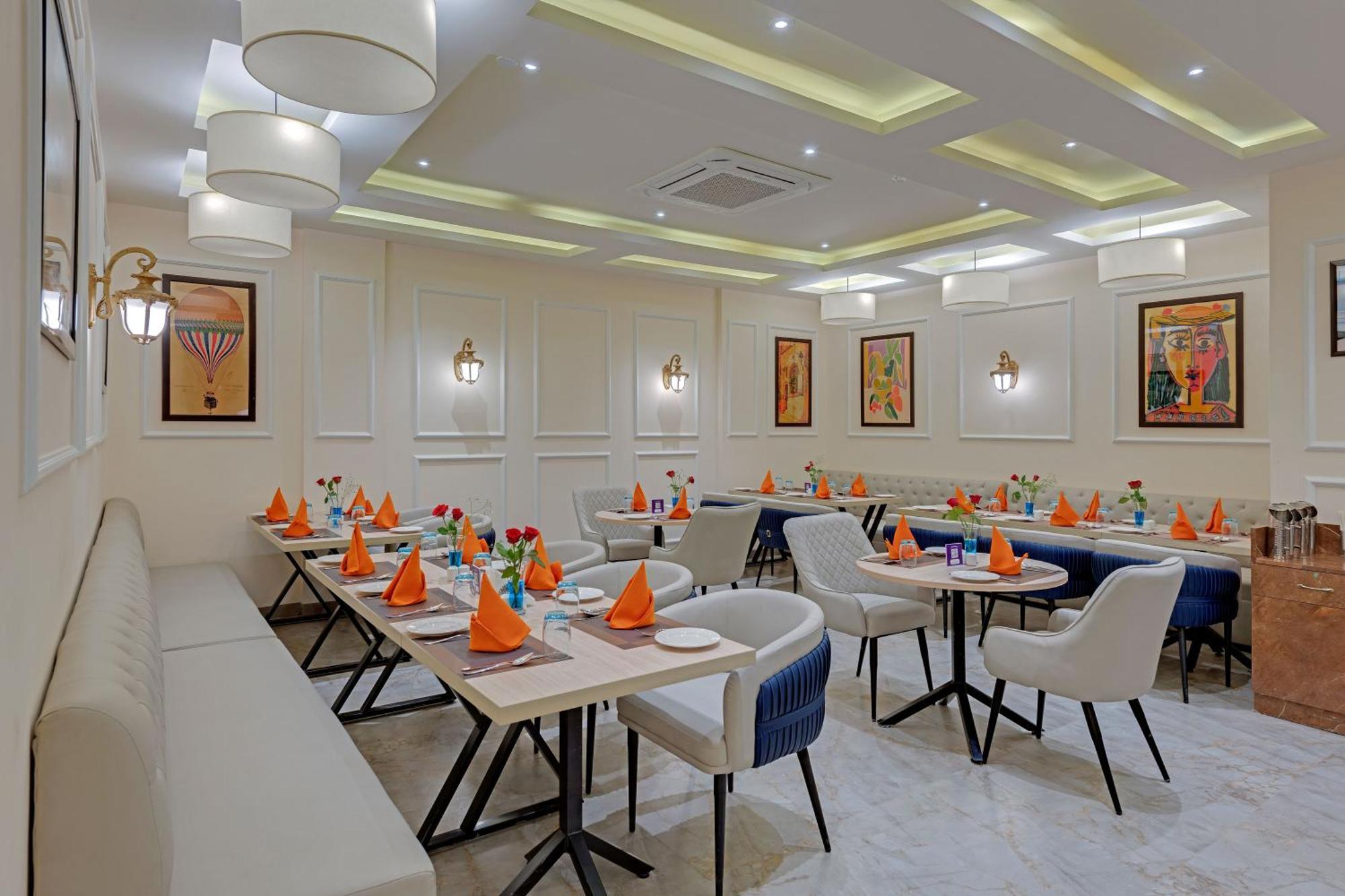 Click Collection Grand Gateway Varanasi Exterior photo