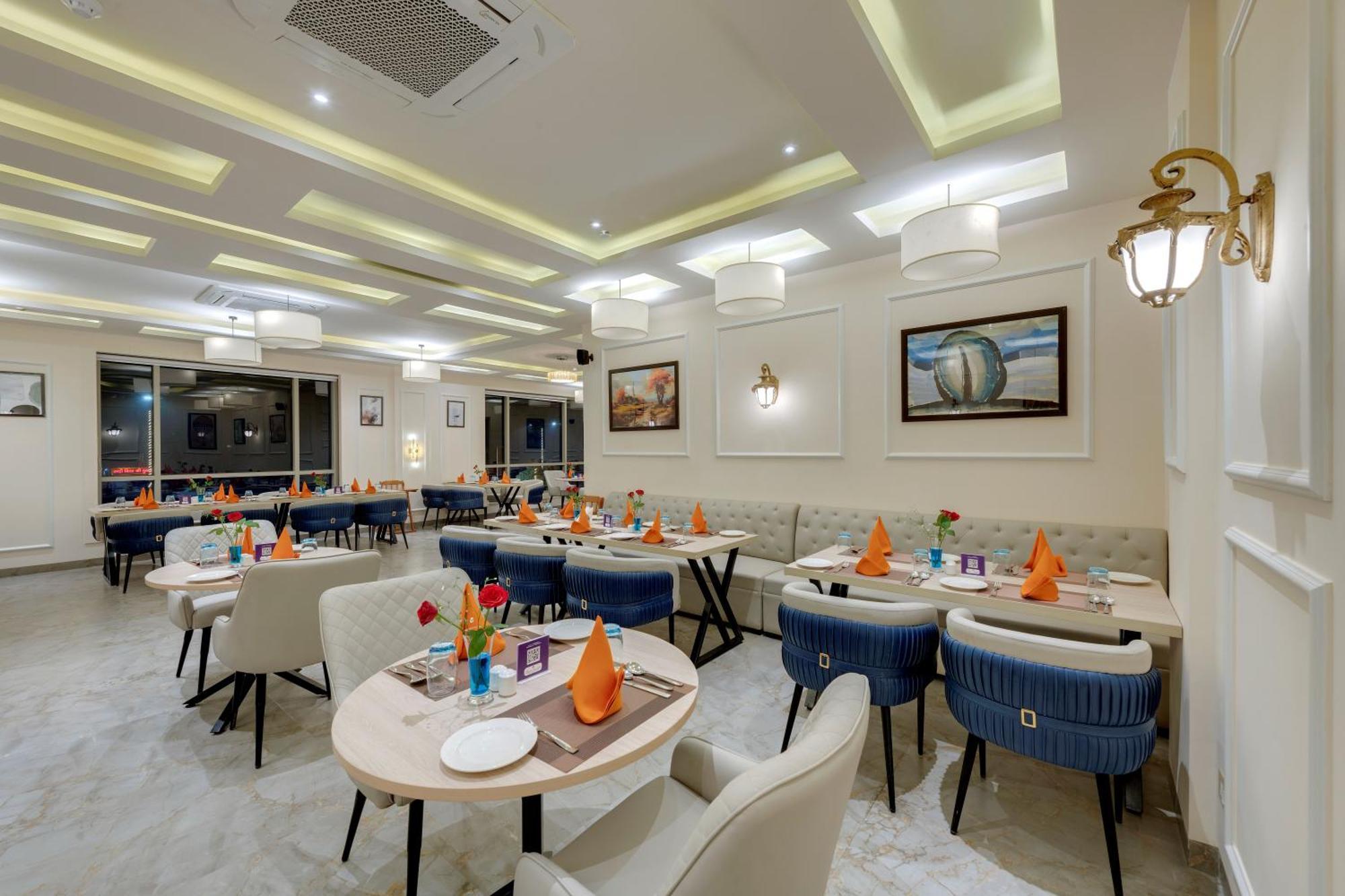 Click Collection Grand Gateway Varanasi Exterior photo