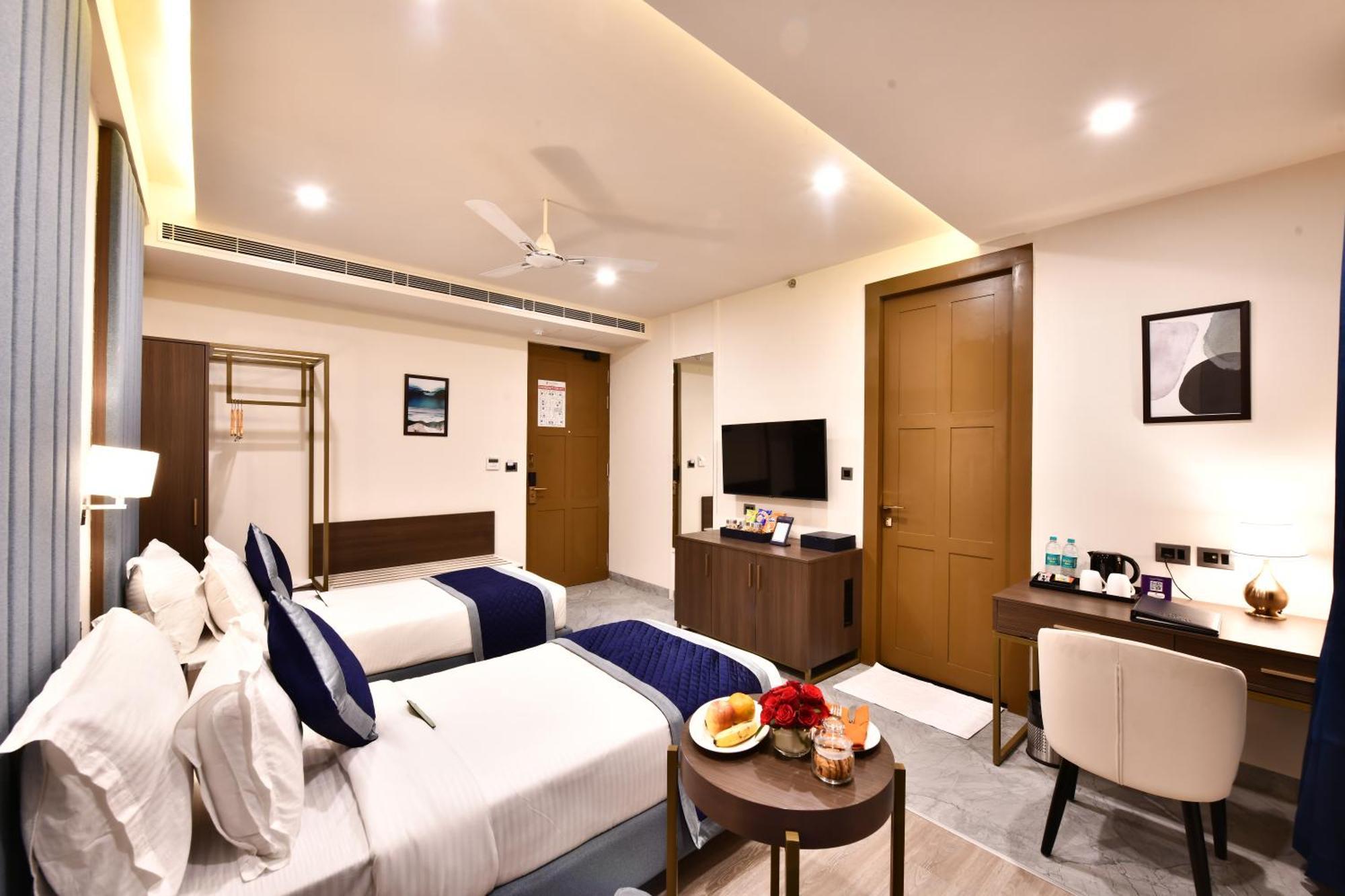 Click Collection Grand Gateway Varanasi Exterior photo