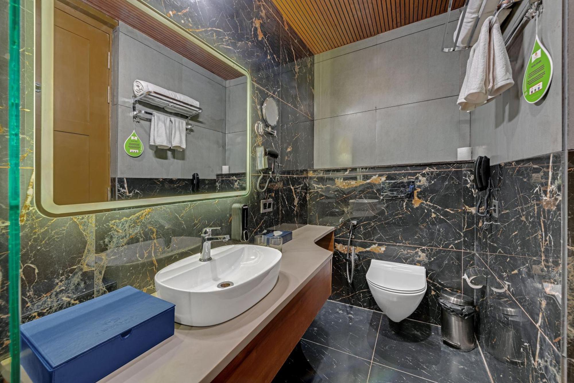 Click Collection Grand Gateway Varanasi Exterior photo