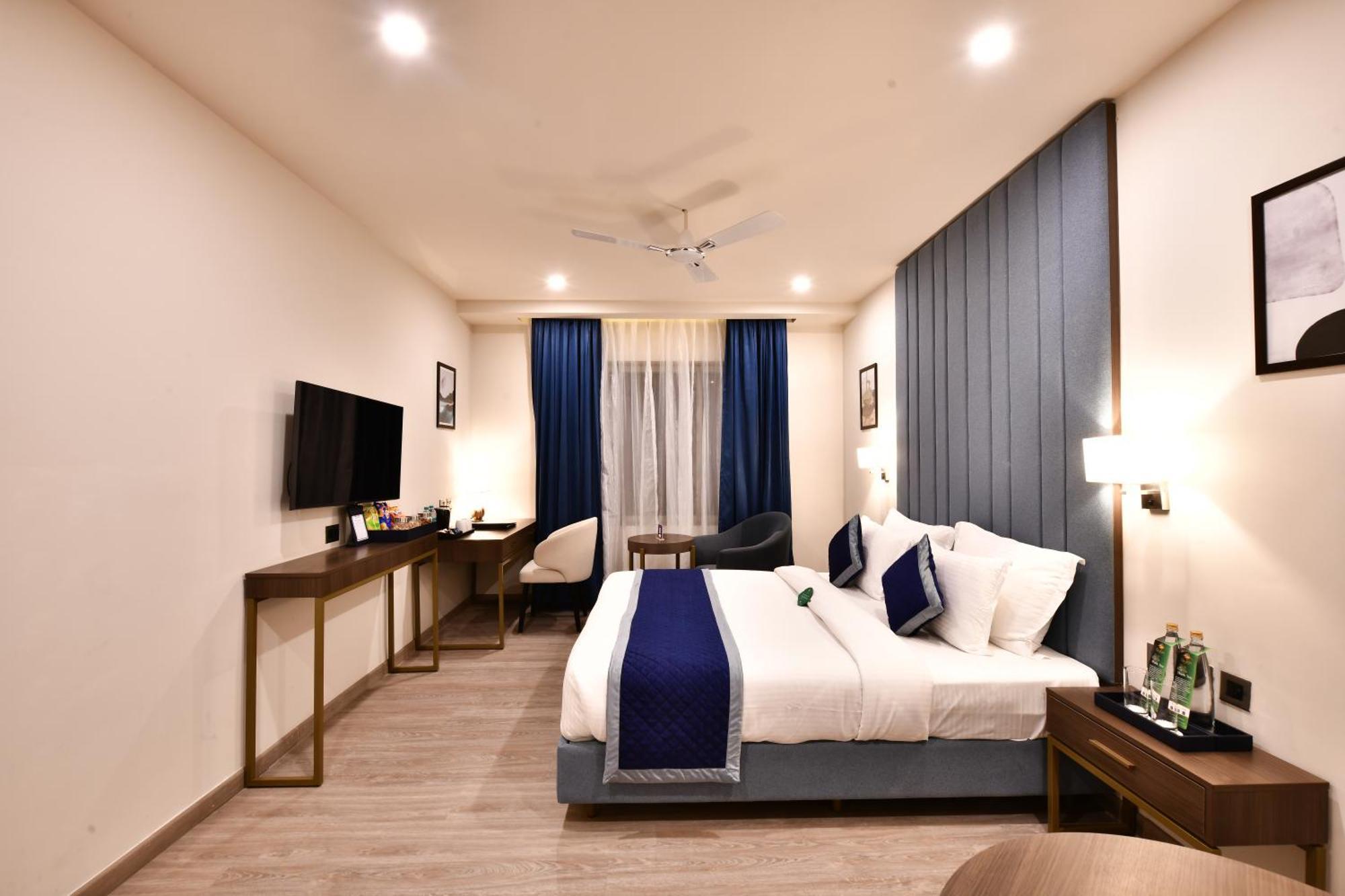 Click Collection Grand Gateway Varanasi Exterior photo