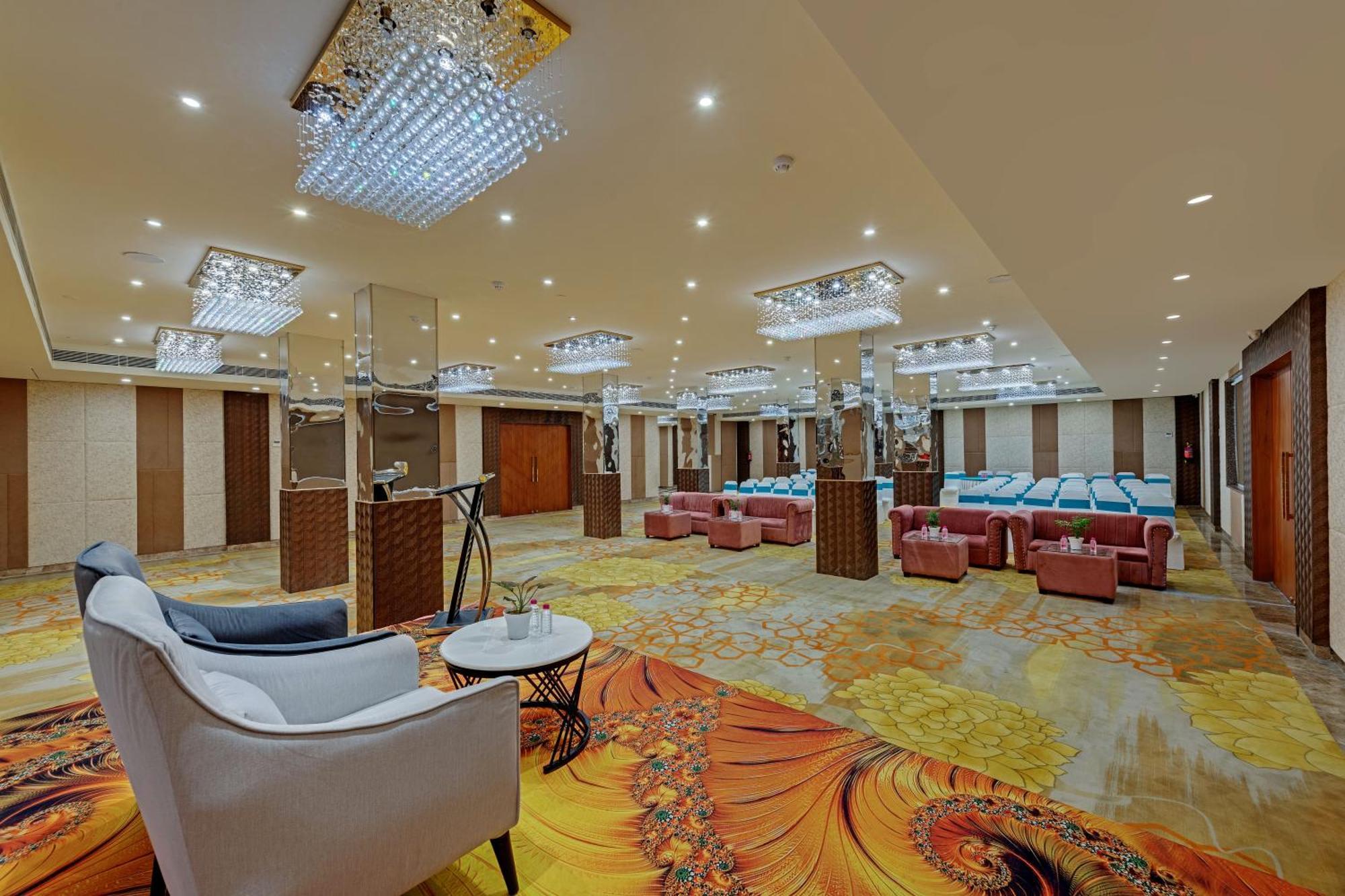 Click Collection Grand Gateway Varanasi Exterior photo